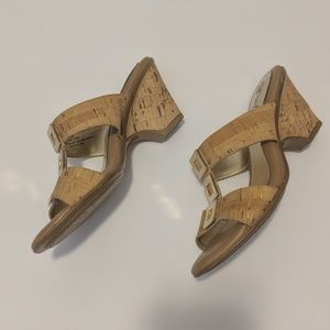 ✨ Sofft ✨ Two-Strap Sandal Wedge